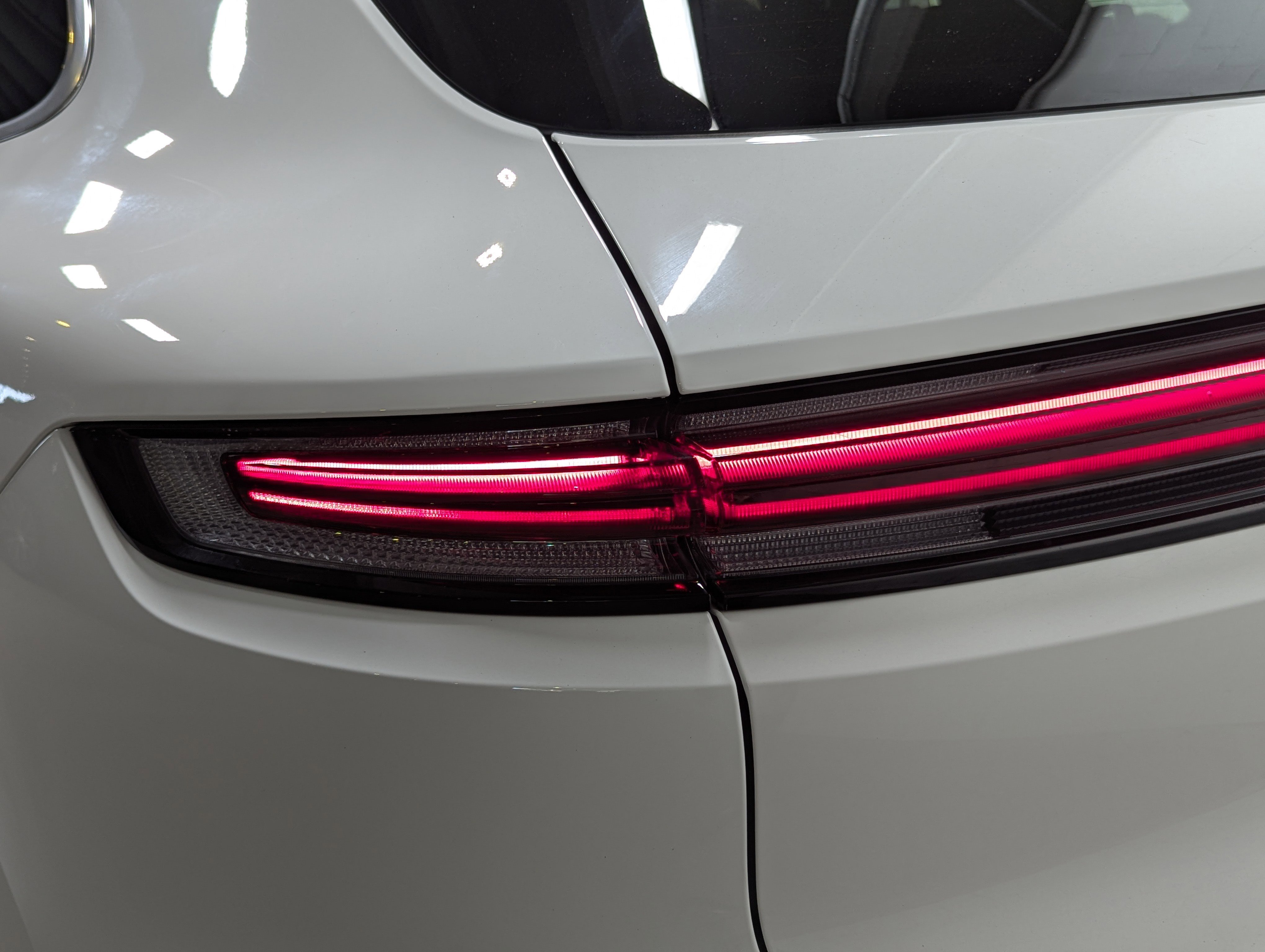 2025 Porsche Cayenne S E-Hybrid photo 3