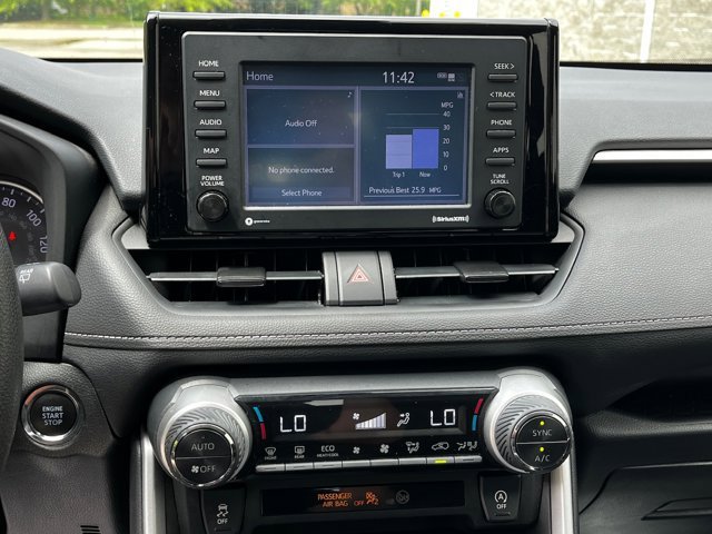 2021 Toyota RAV4 XLE photo 31