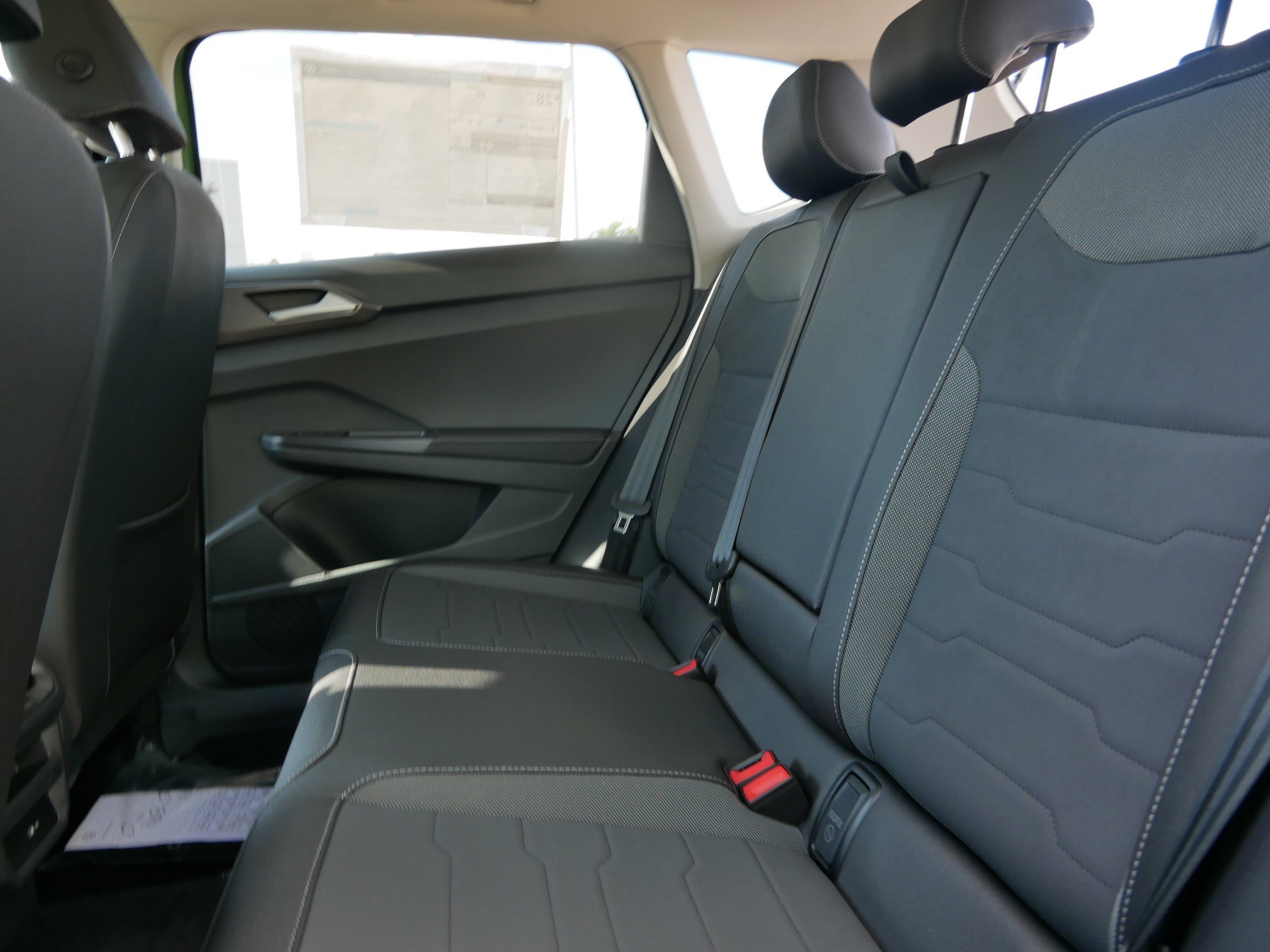 2025 Volkswagen Taos SE photo 5