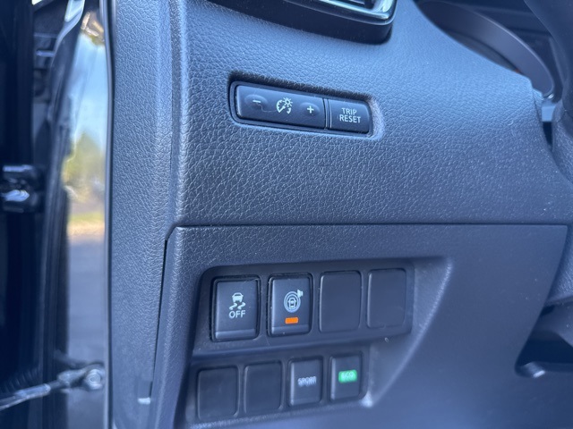 2017 Nissan Rogue SV photo 21
