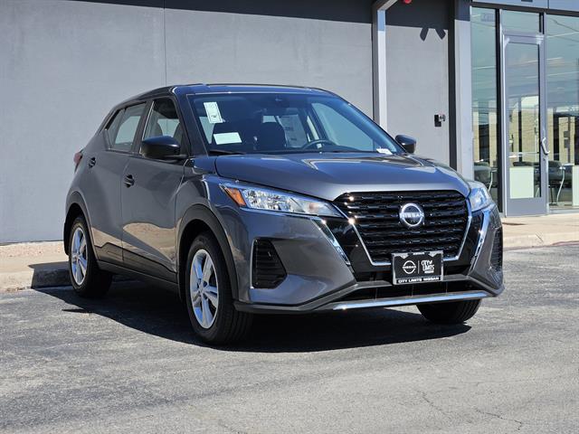 2025 Nissan Kicks Play S photo 2