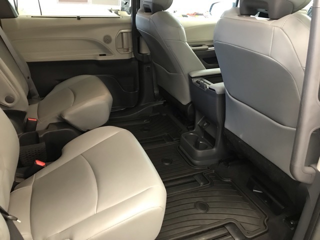 2024 Toyota Sienna XLE photo 14