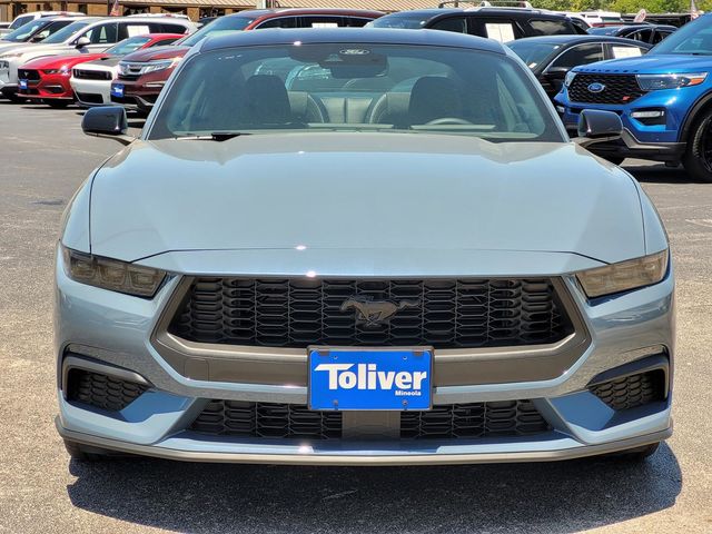 2025 Ford Mustang EcoBoost photo 3