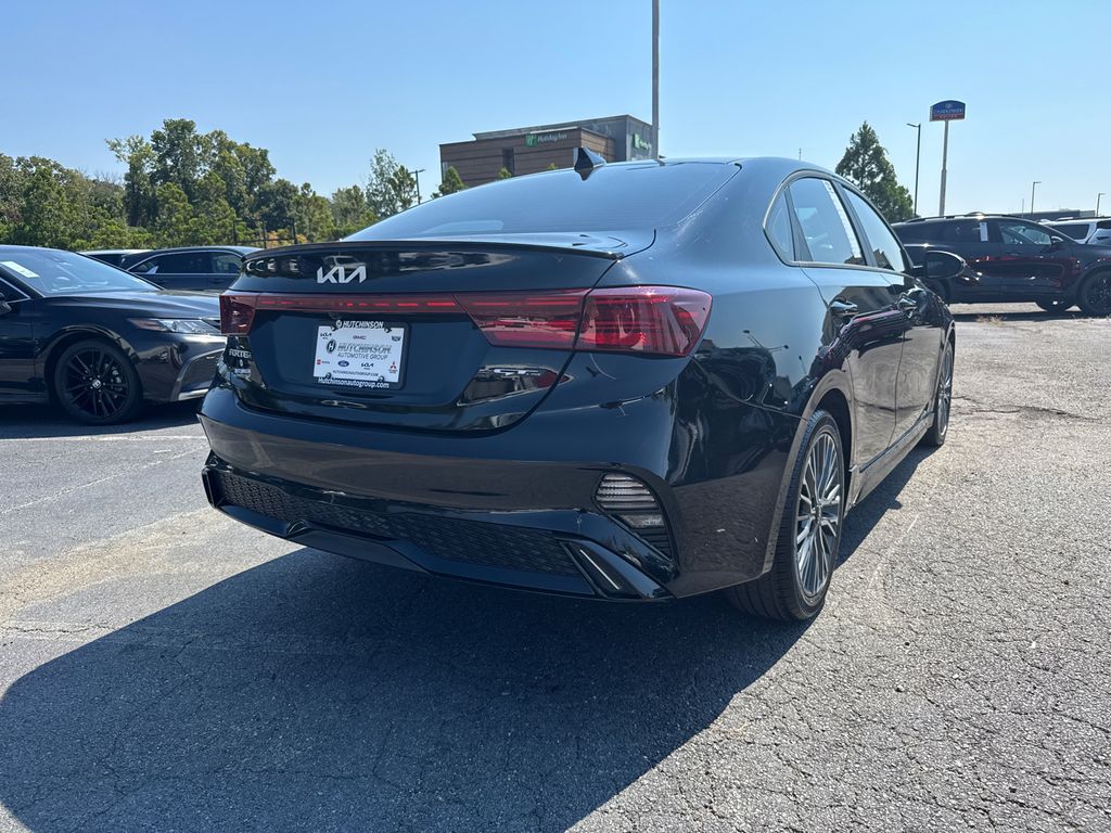 2024 Kia Forte GT-Line photo 2