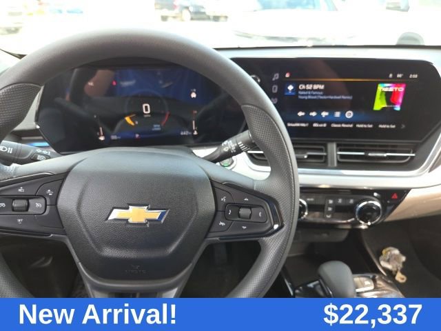 2025 Chevrolet Trax LT photo 13