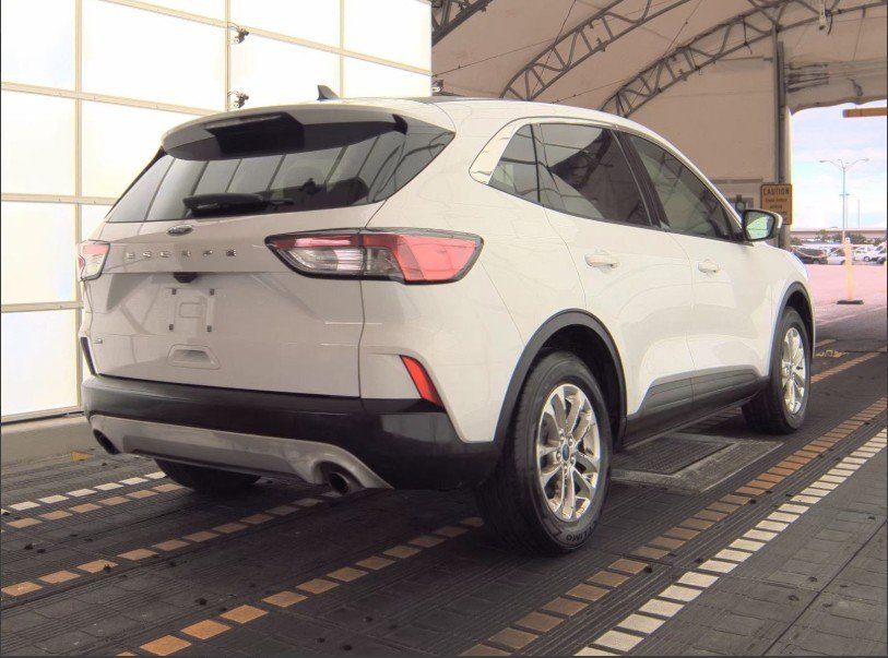 2021 Ford Escape SE photo 2