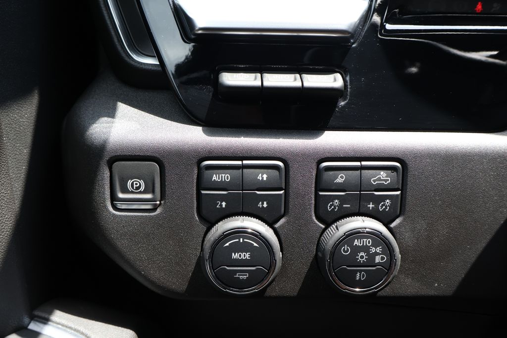 2024 Chevrolet Silverado 1500 LTZ photo 31