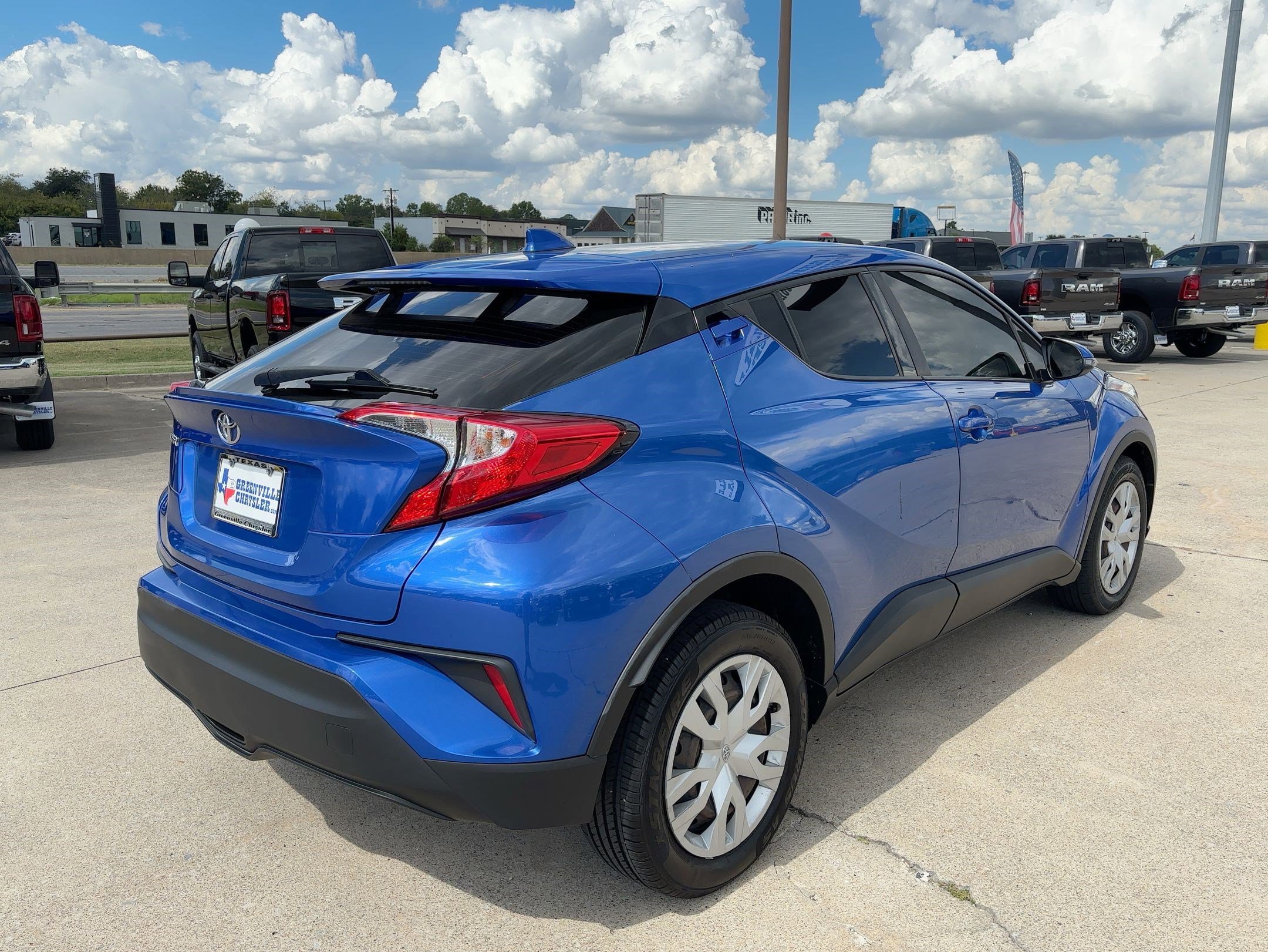 2020 Toyota C-HR LE photo 8