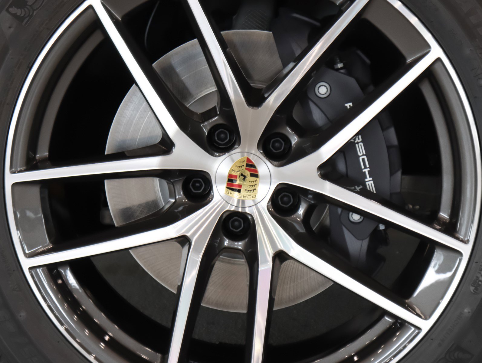 2026 Porsche Macan T photo 13