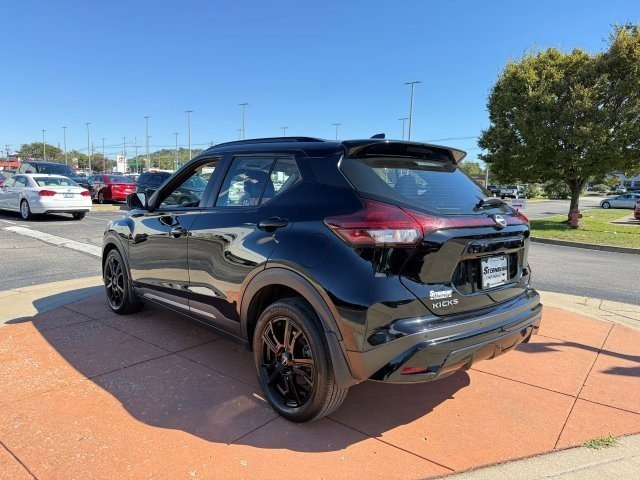 2022 Nissan Kicks SR photo 3