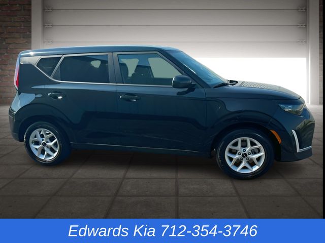 2024 Kia Soul LX photo 2