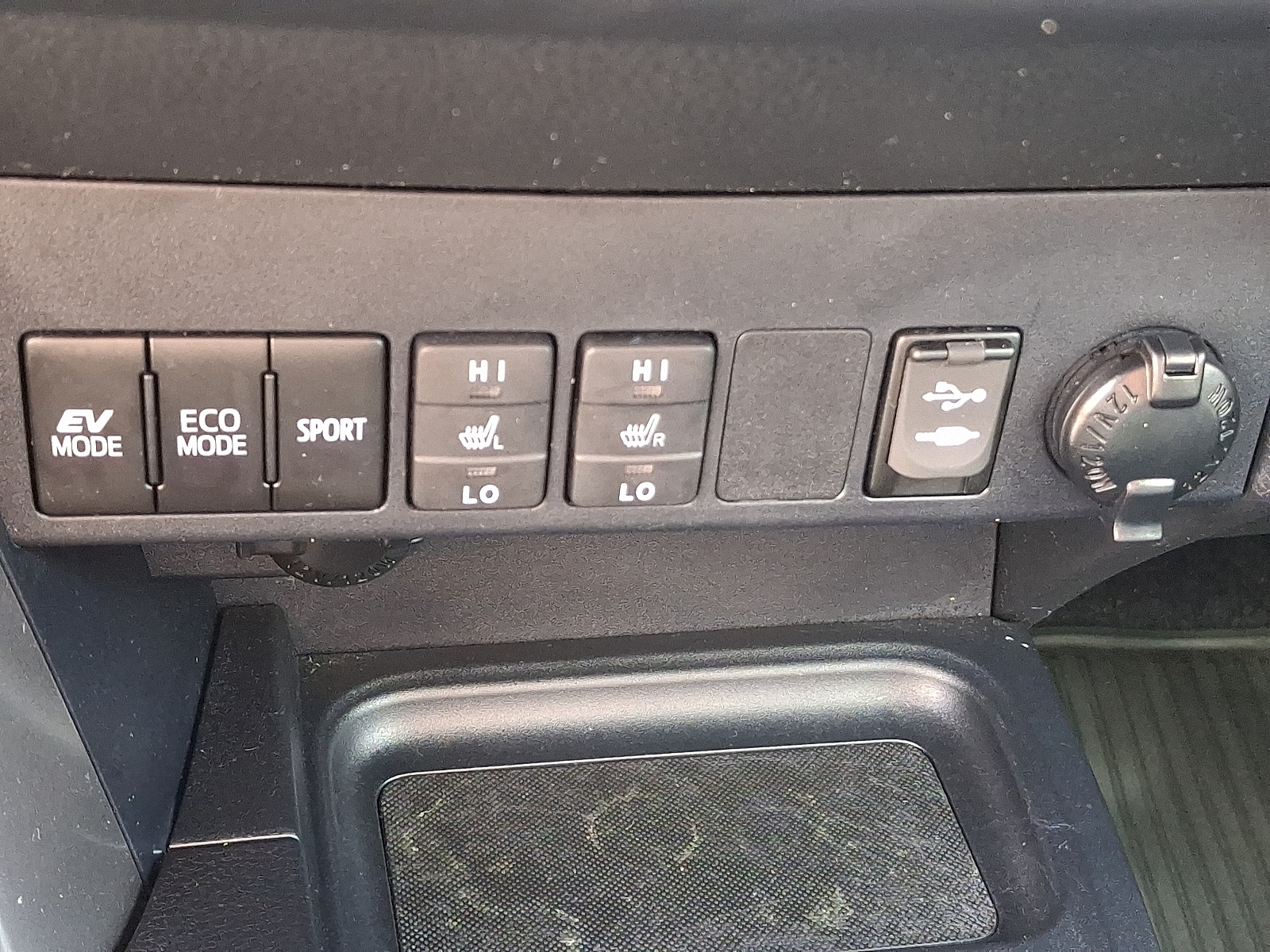 2017 Toyota RAV4 Hybrid Limited photo 22