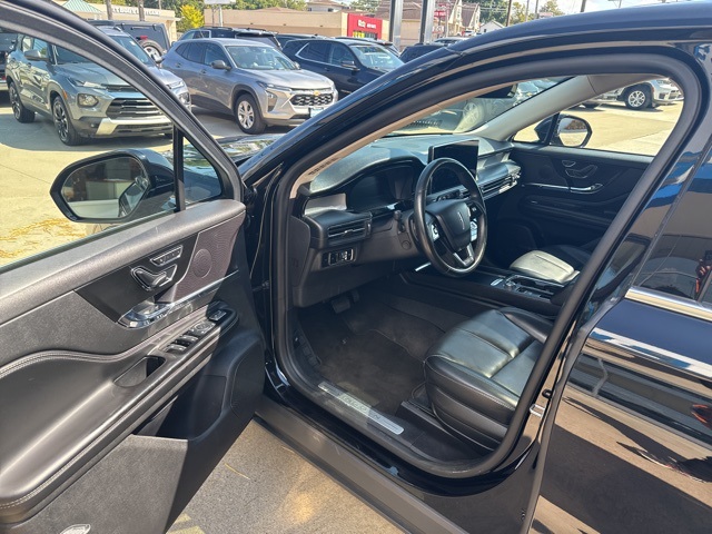 2023 Lincoln Corsair Standard photo 14