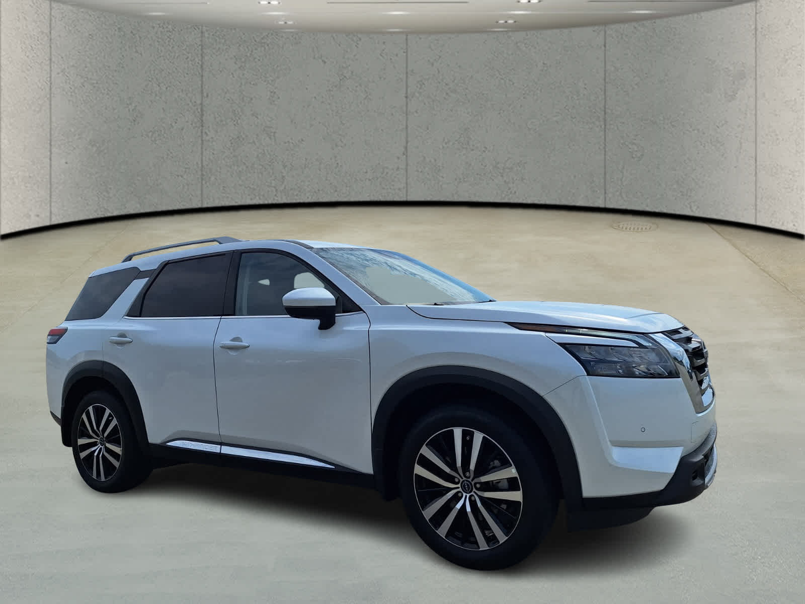 2025 Nissan Pathfinder Platinum photo 3