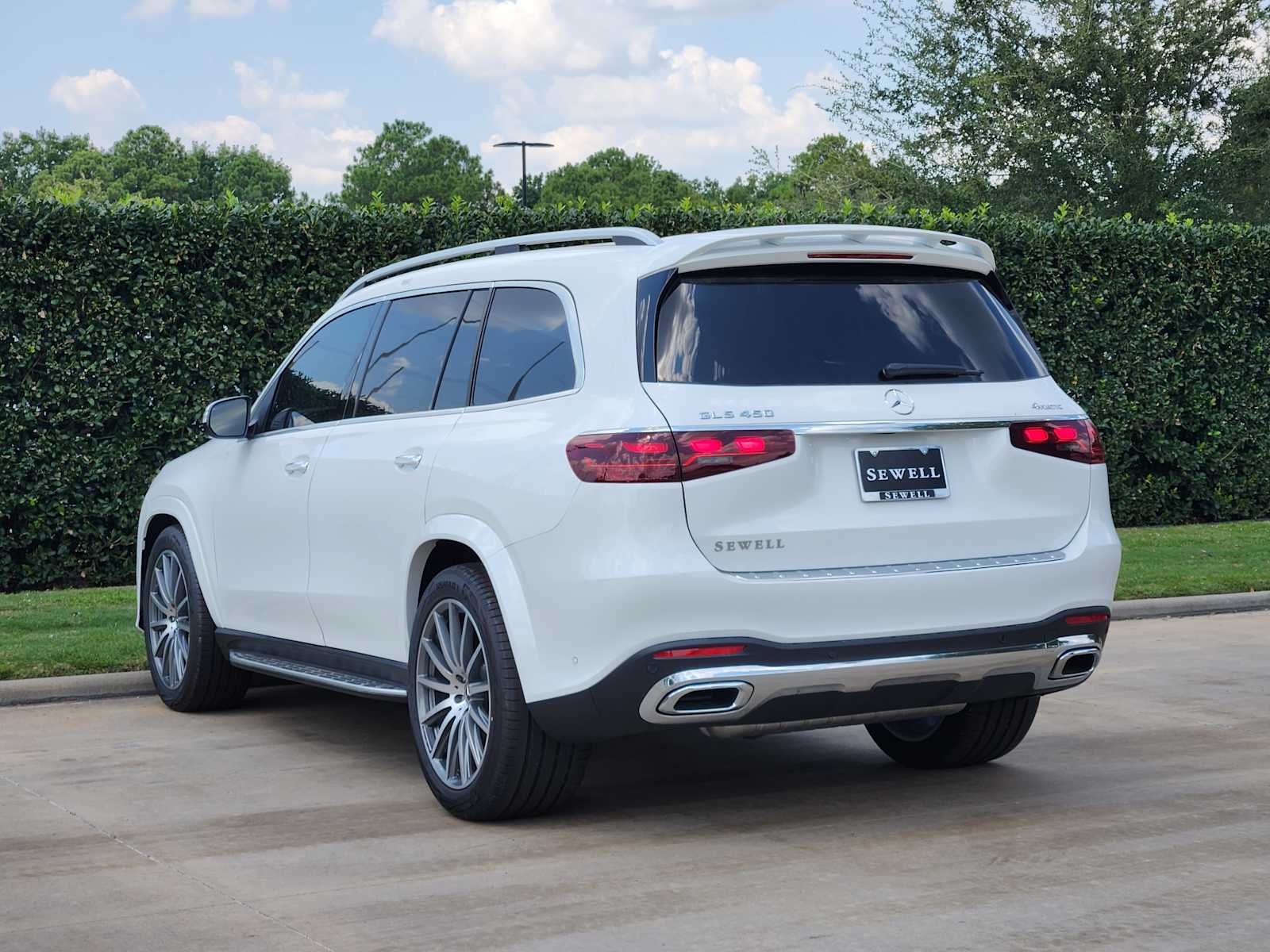 2026 Mercedes Benz GLS 450 4MATIC photo 2