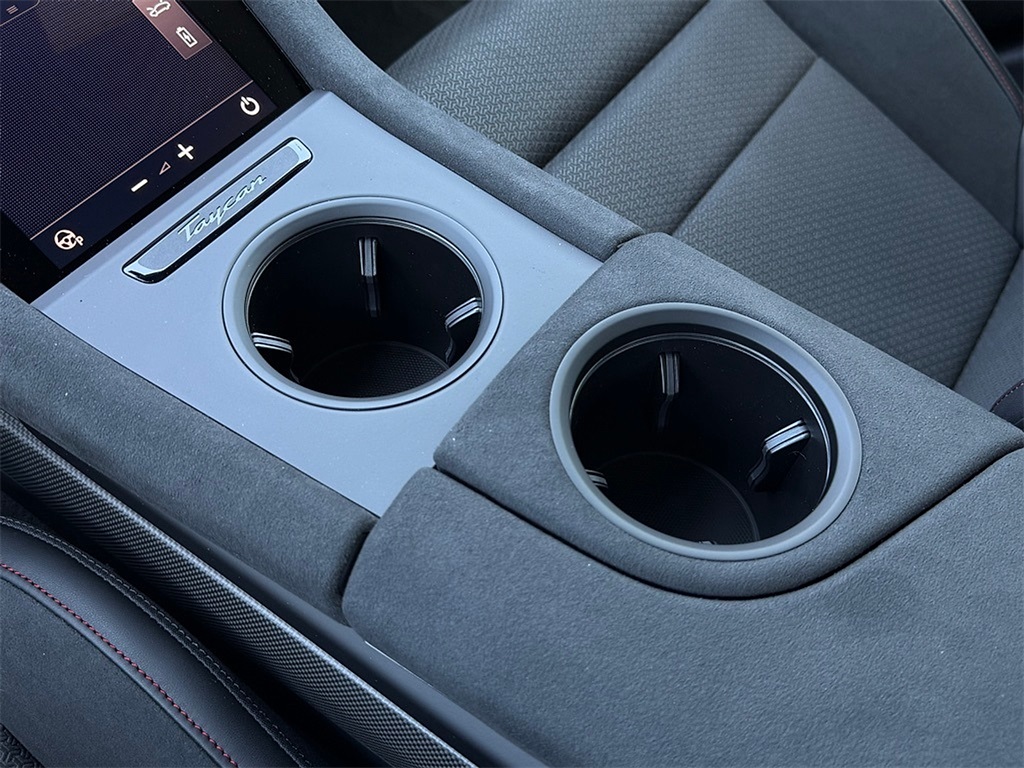 2025 Porsche Taycan GTS photo 24