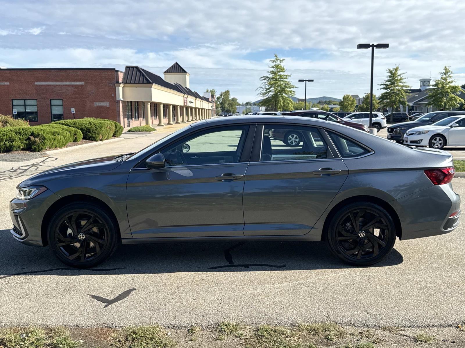 2025 Volkswagen Jetta SE photo 2