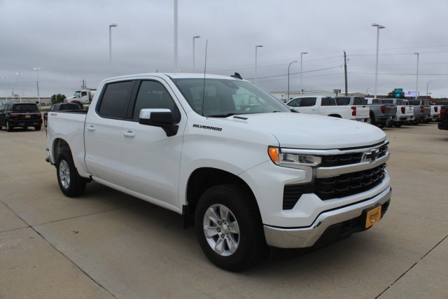 PRE-OWNED 2023 CHEVROLET SILVERADO 1500 LT