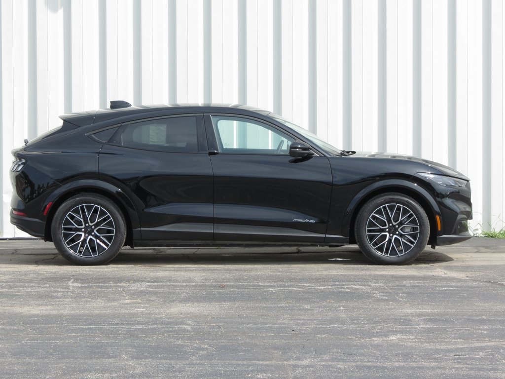 2025 Ford Mustang Mach-E Premium photo 8