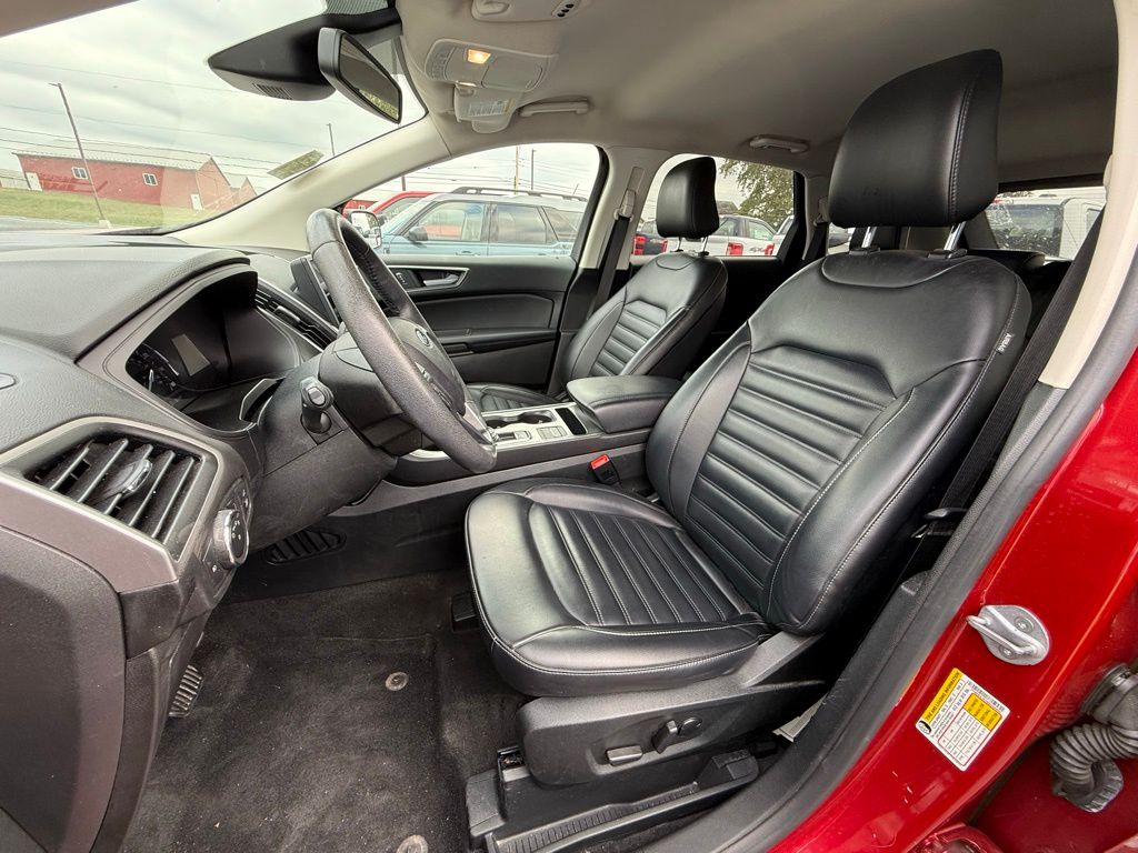 2022 Ford Edge SEL photo 3