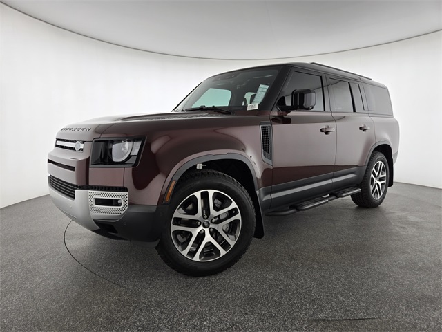 2025 Land Rover Defender S's photo