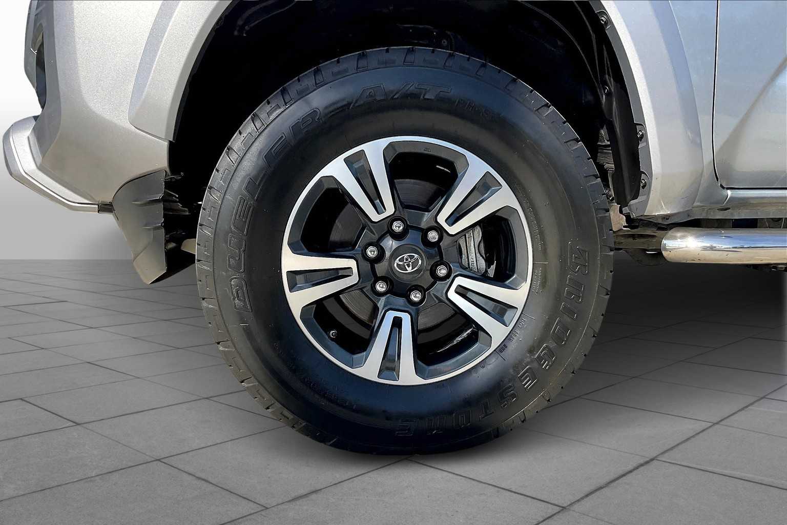 2020 Toyota Tacoma TRD Sport Double Cab V6 photo 9