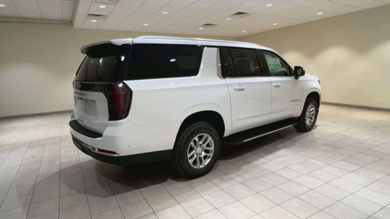 2025 Chevrolet Suburban LS photo 2