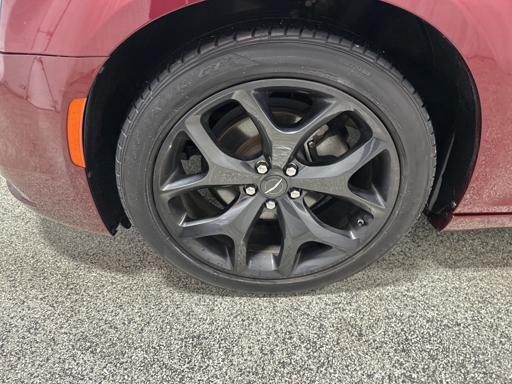 2022 Chrysler 300 S photo 6