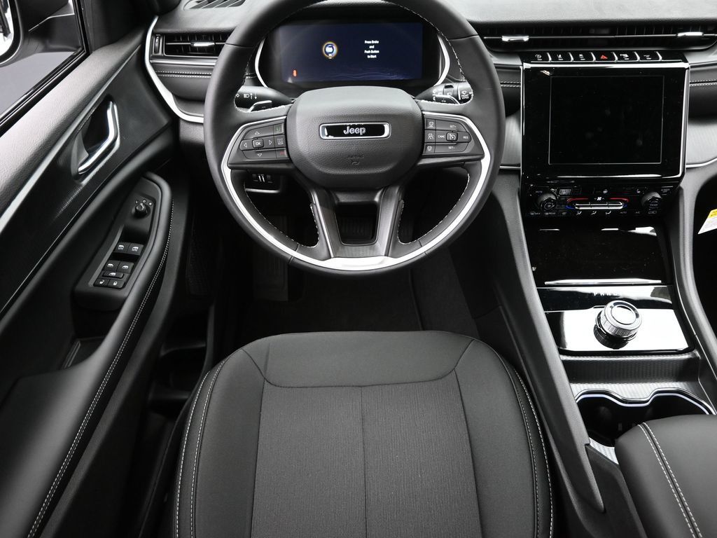 2025 Jeep Grand Cherokee Laredo X photo 9