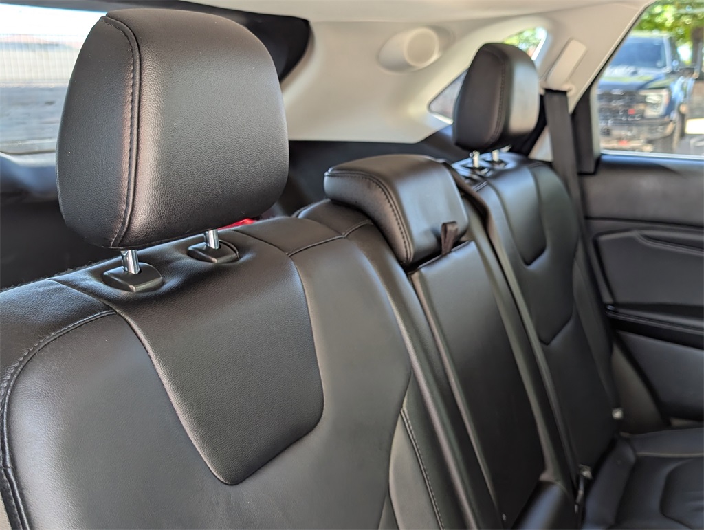 2016 Ford Edge Titanium photo 17