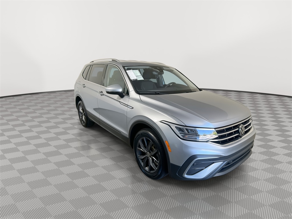 Used 2024 Volkswagen Tiguan SE with VIN 3VV3B7AX7RM028286 for sale in Greenacres, FL