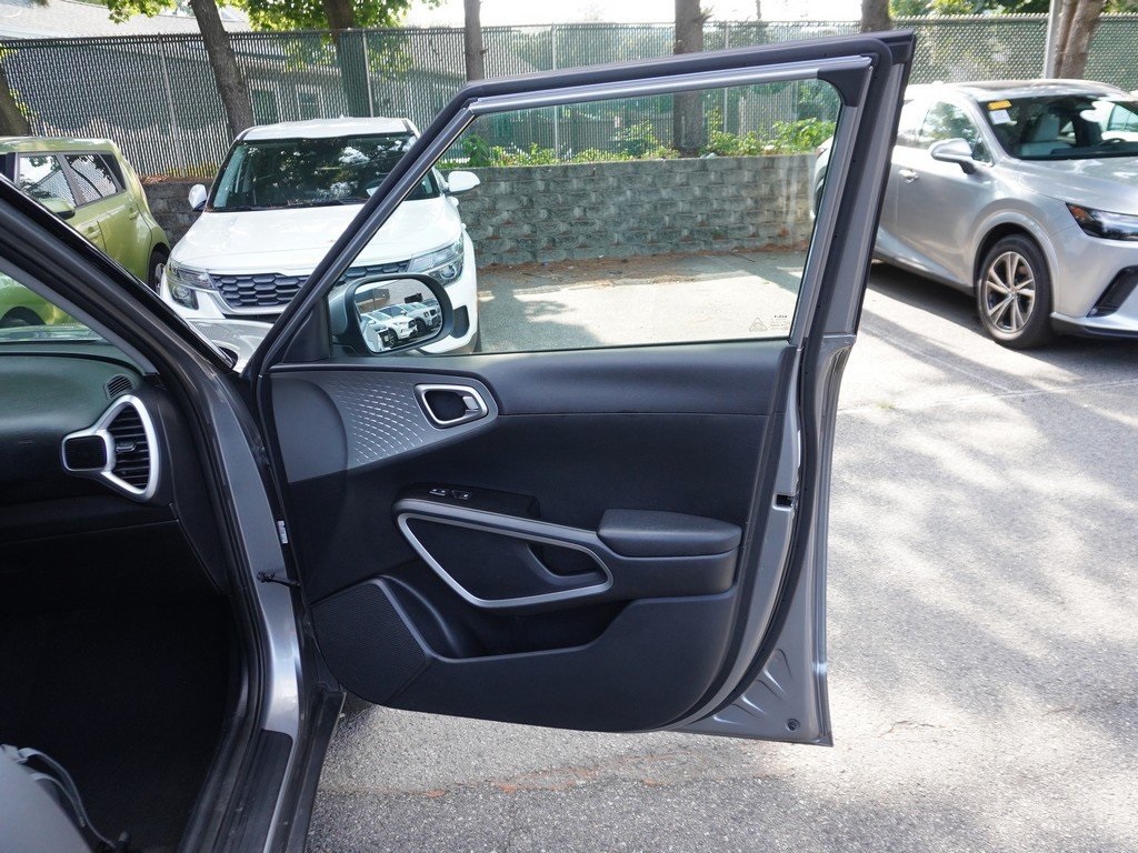 2022 Kia Soul LX photo 22