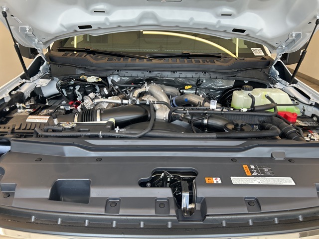 2025 Ford F-350 Lariat photo 3