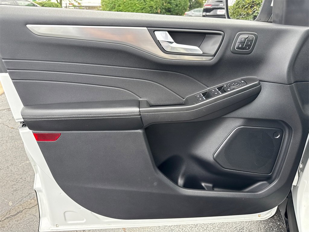 2022 Ford Escape Titanium photo 11