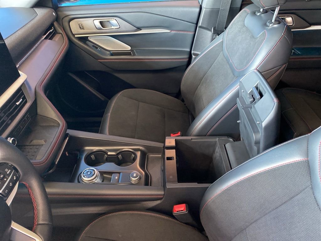 2025 Ford Explorer ST photo 8