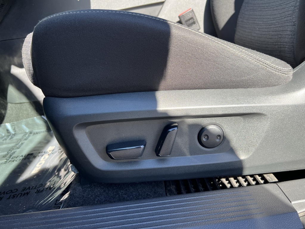 2023 Nissan Rogue SV photo 10
