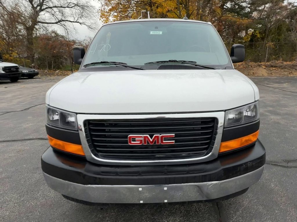 2025 Gmc Savana Cargo 2500 photo 3