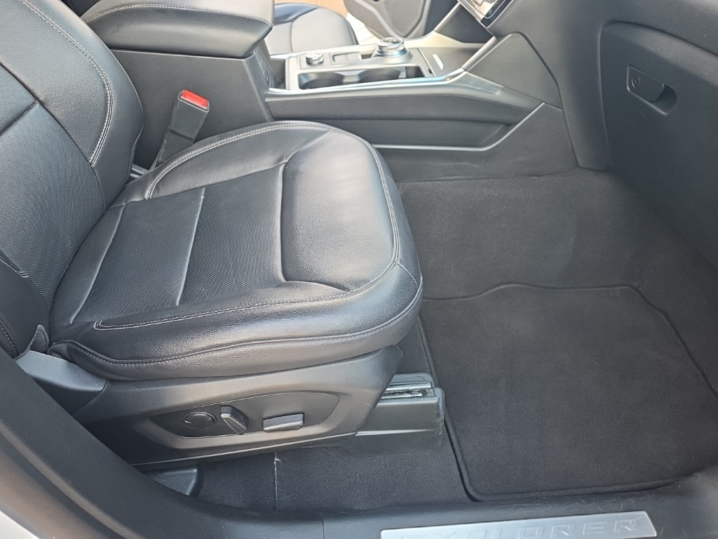 2023 Ford Explorer Limited photo 17
