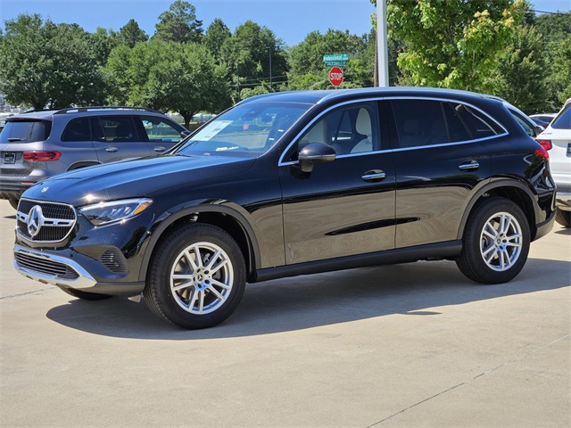 2025 Mercedes Benz GLC 300 4MATIC photo 3