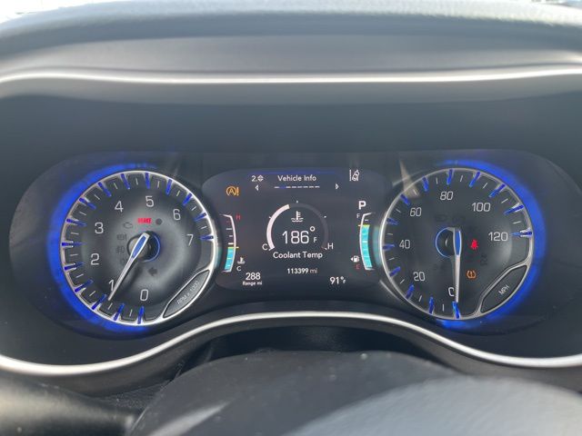 2021 Chrysler Pacifica Touring L photo 17