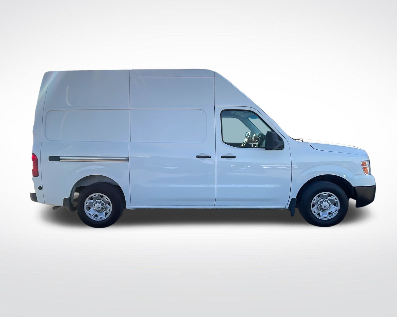 2021 Nissan NV2500 HD SV photo 2