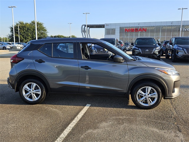 2025 Nissan Kicks Play S photo 11