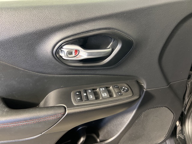 2022 Jeep Cherokee Trailhawk photo 9