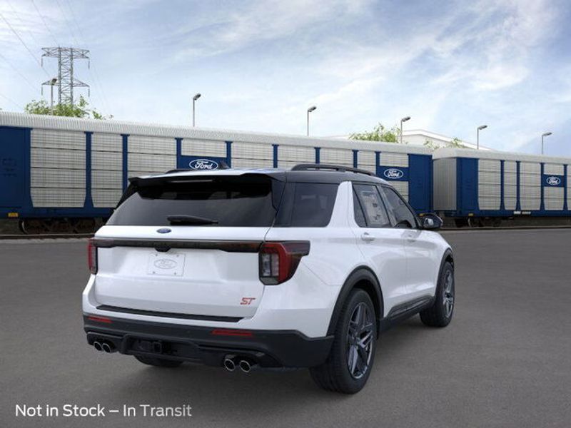 2025 Ford Explorer ST photo 5