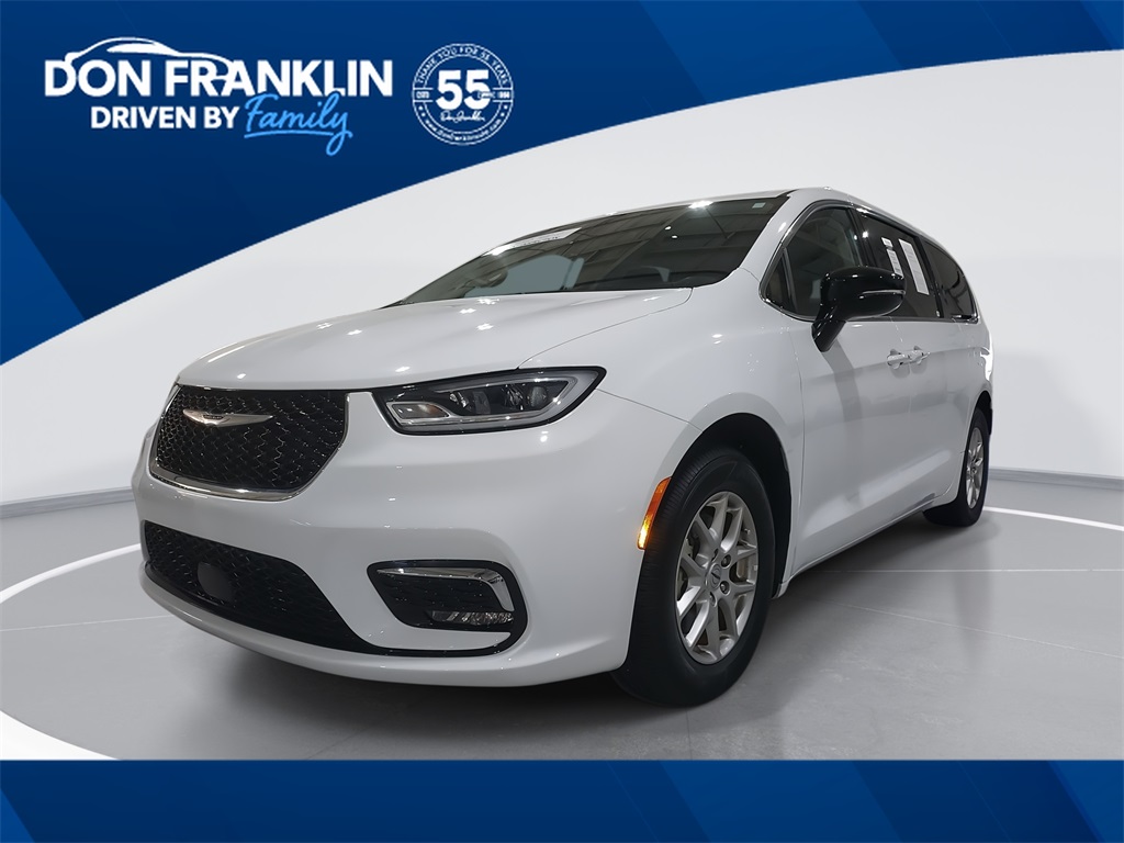 2024 Chrysler Pacifica Touring L's photo