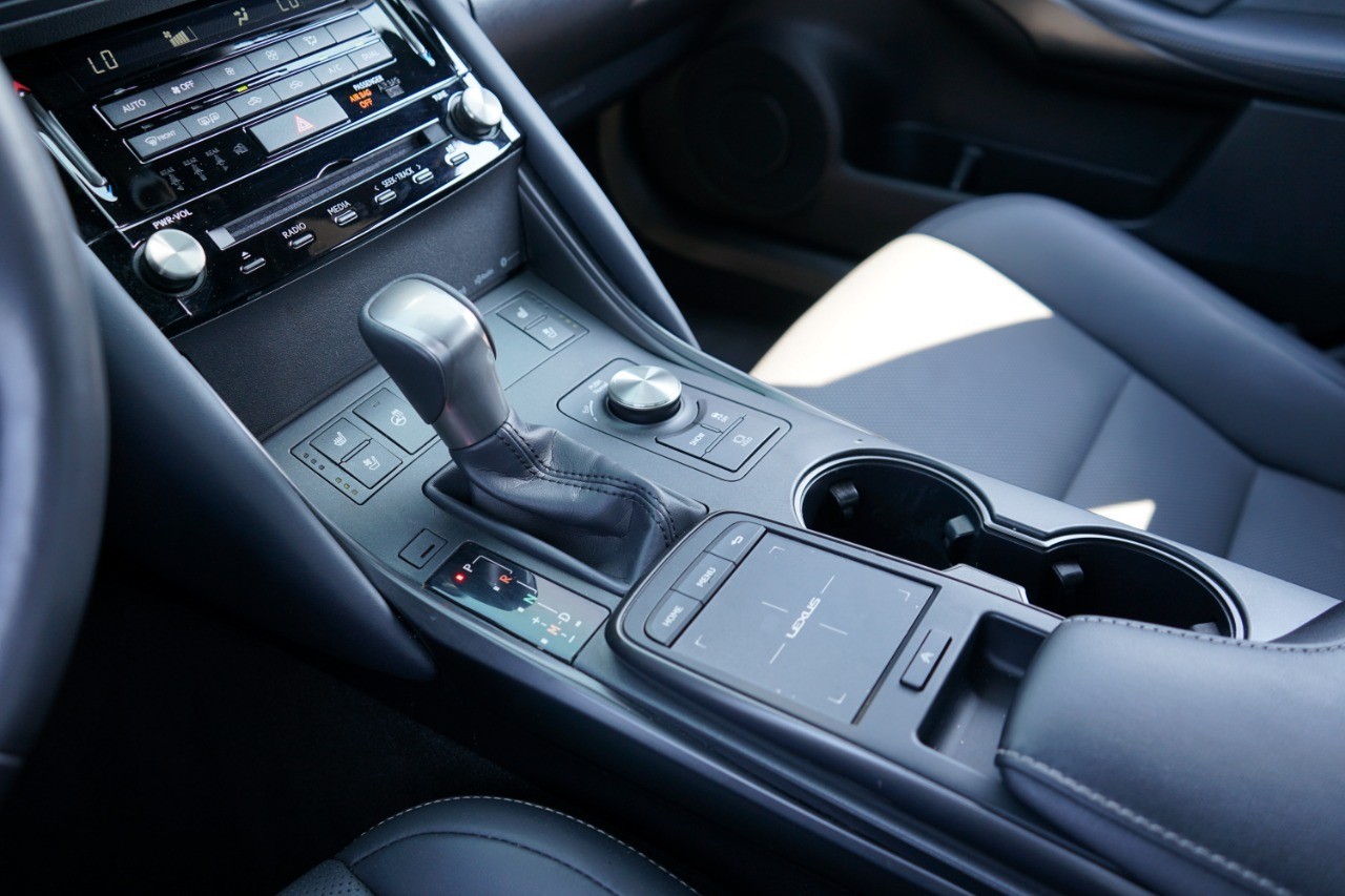 2023 Lexus IS 300 photo 19