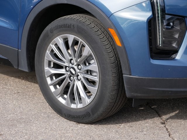 2024 Cadillac XT4 Premium Luxury photo 3