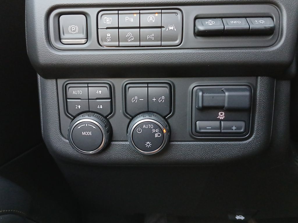 2024 Chevrolet Tahoe High Country photo 18