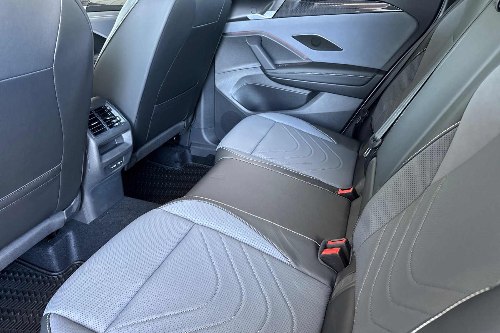 2025 Volkswagen Tiguan SE photo 9