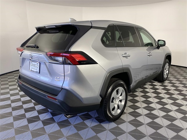 2023 Toyota RAV4 LE photo 8